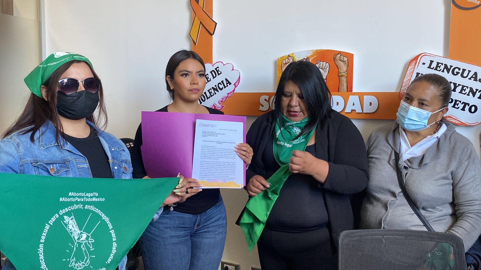 Recibe Lorena Ruiz iniciativa de Ddeser para despenalización del aborto